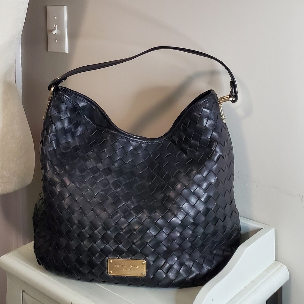 🖤MK🖤 Micheal Kors Woven Black Leather Hobo Bag....